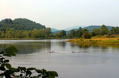 The Connecticut River divides NH and VT in the Cohase Valley Region.